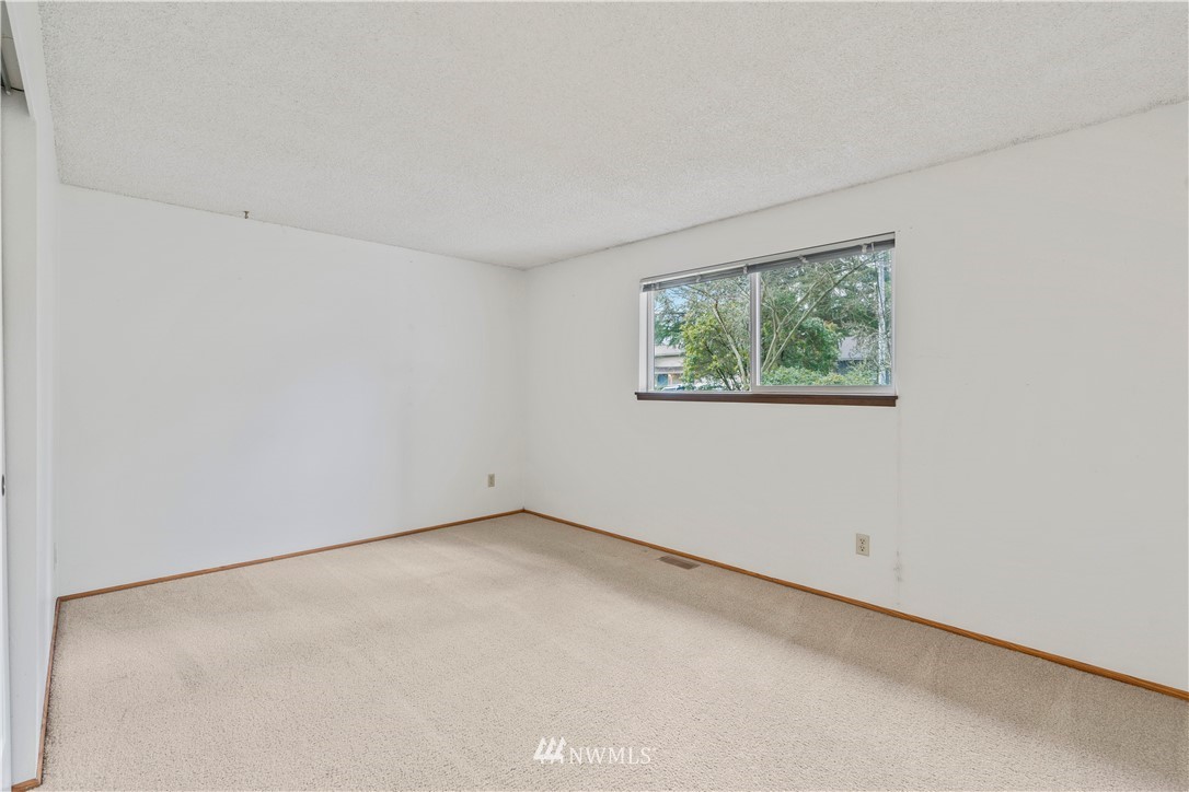 604 216th Street Southwest Bothell, WA 98021 - Photo 16 of 33 an empty room with a window