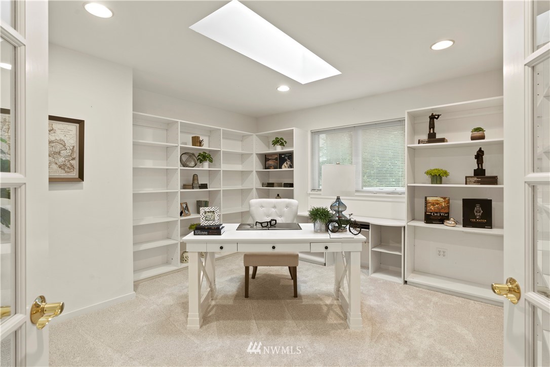 604 216th Street Southwest Bothell, WA 98021 - Photo 24 of 33 a room with a workspace