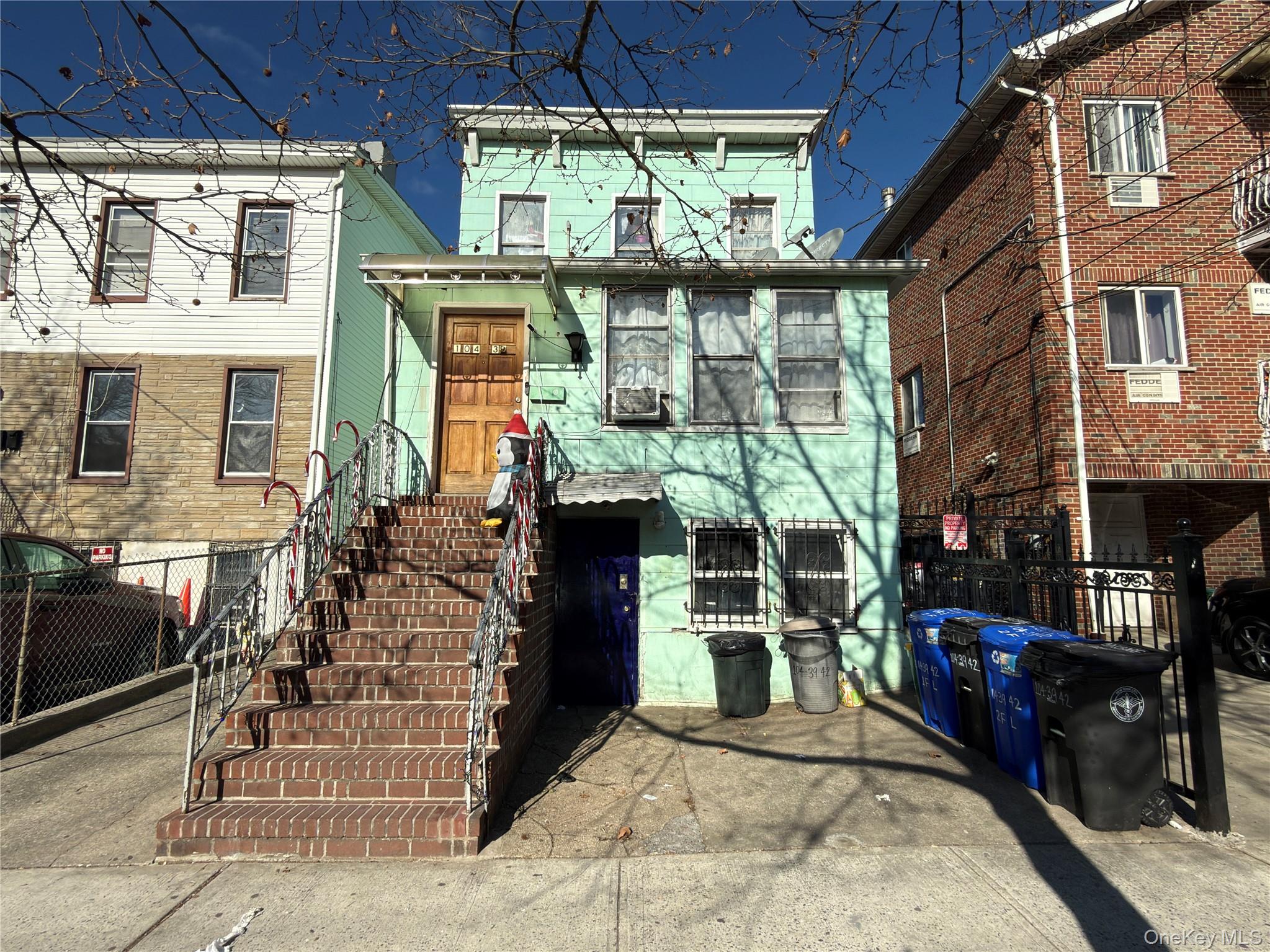 Italianate house featuring stairway