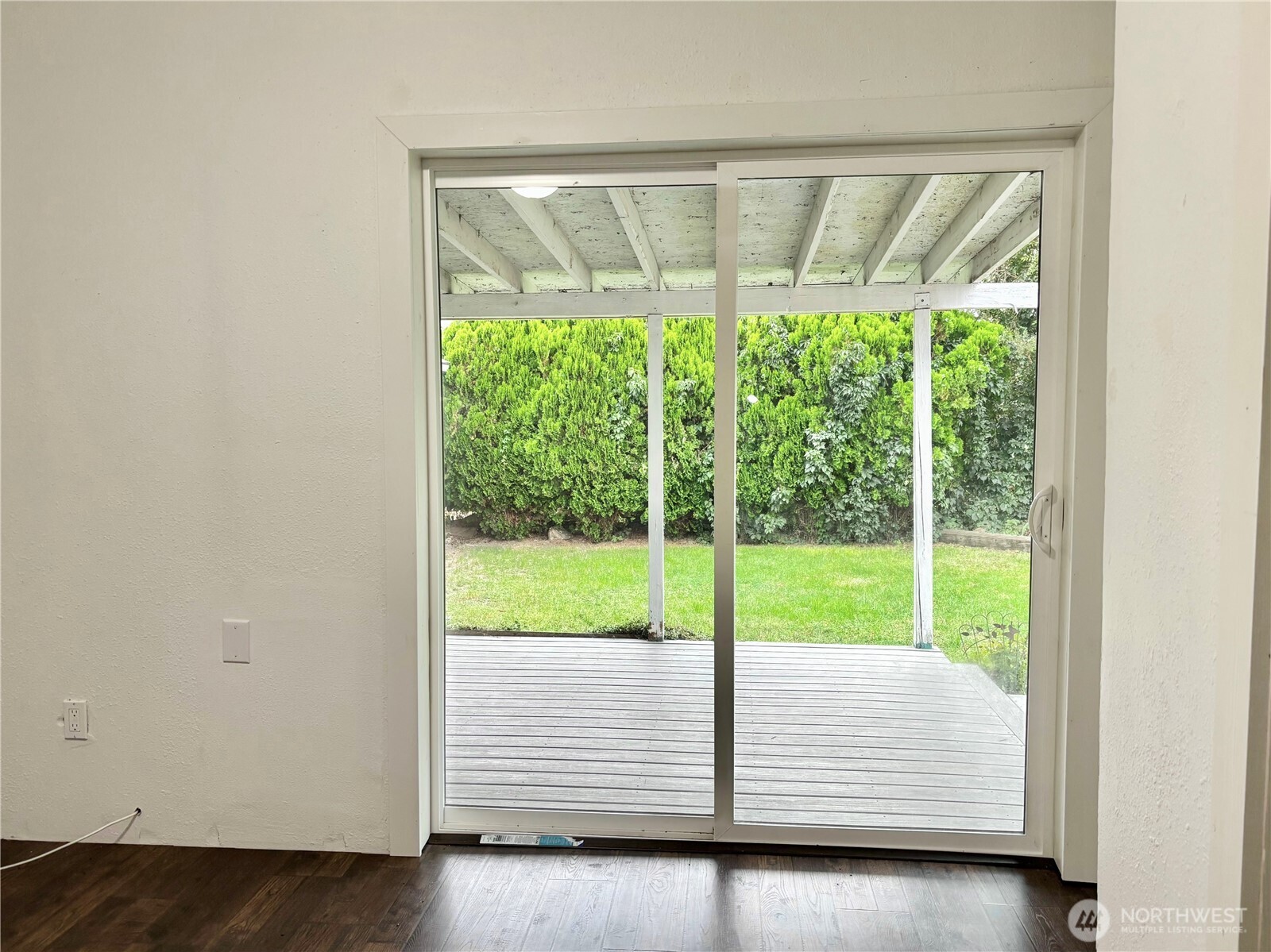 2207 West Spruce Street Moses Lake, WA 98837 - Photo 18 of 18 a view of room with window and bed