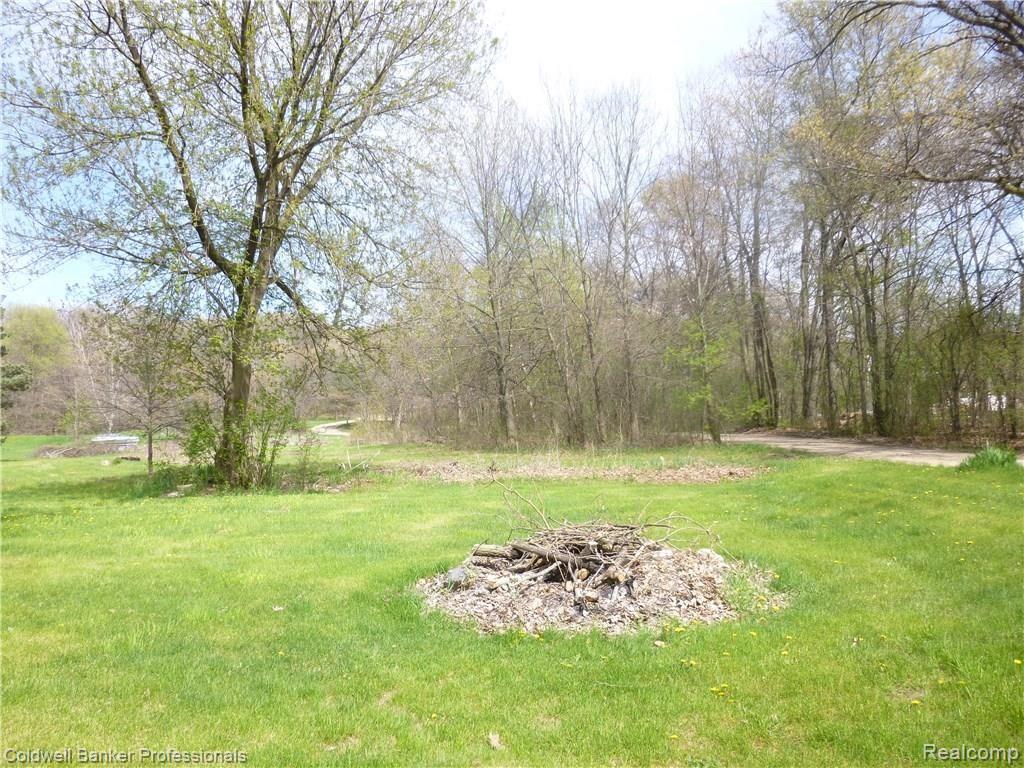 9460 North Eston Road Clarkston, MI 48348 - Photo 8 of 30 FIRE PIT