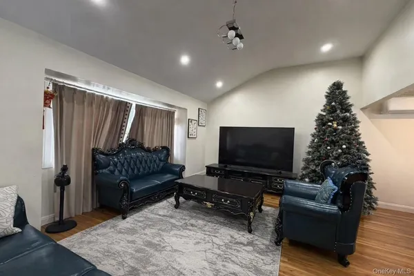 $989,000 | 126 Radcliffe Road, Plainview, NY 11803