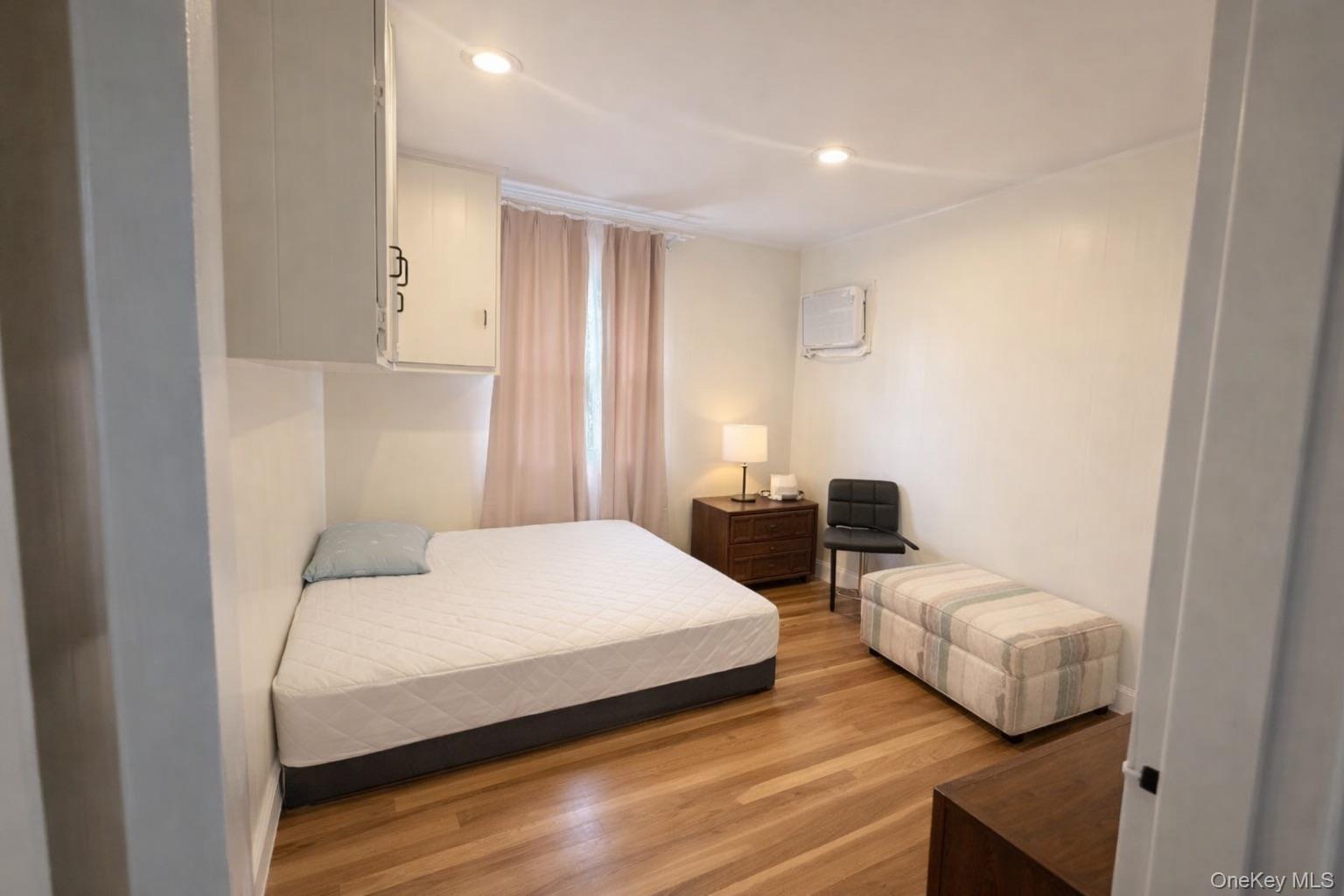 126 Radcliffe Road Plainview, NY 11803 - Photo 3 of 11