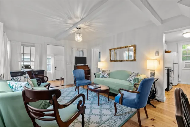 $2,500 | 190 Railroad Avenue, Portsmouth, RI 02871