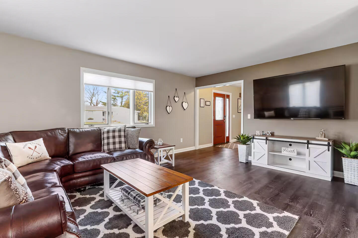 1800 Miller Road Lake Geneva, WI 53147 - Photo 15 of 29 Living Room