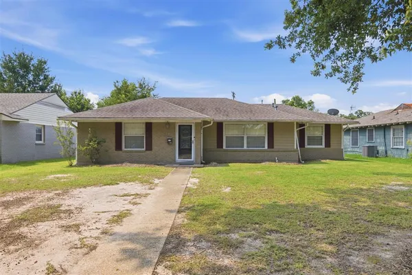 $2,000 | 1906 19th Street, Lake Charles, LA 70601