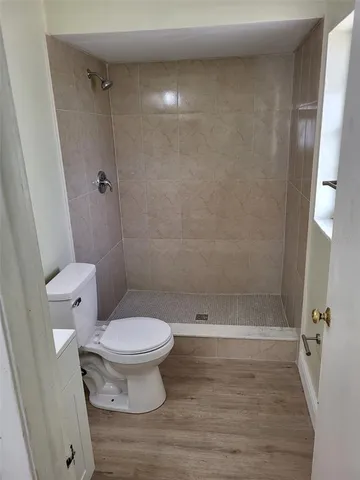 a bathroom with a toilet and a shower