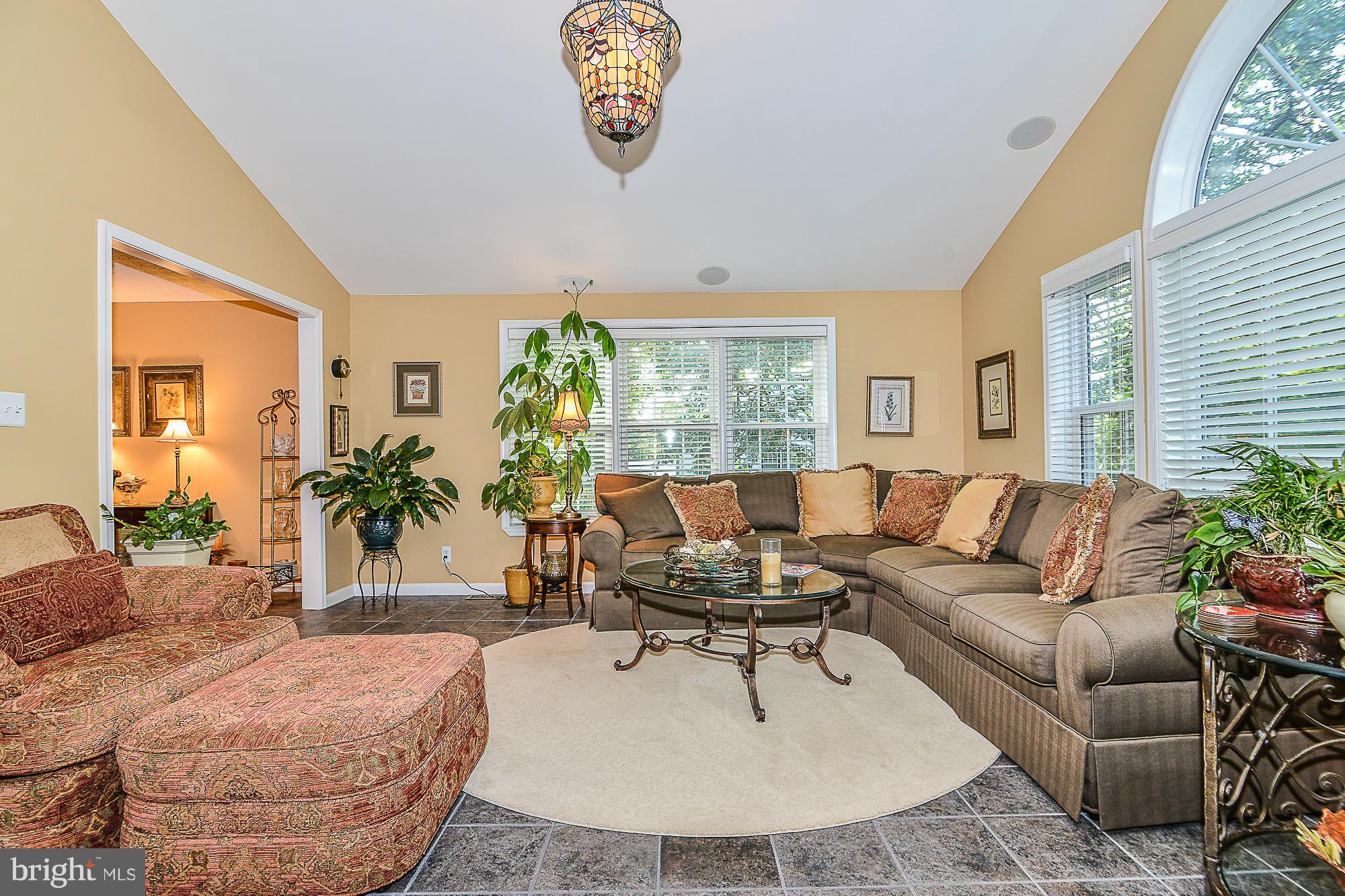 6265 Lee Chapel Road Burke, VA 22015 - Photo 11 of 30 Living Room