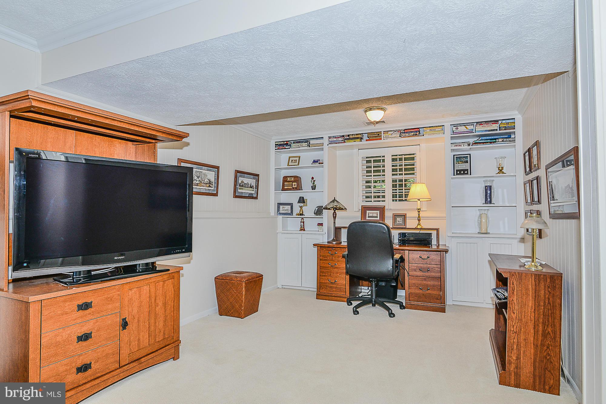 6265 Lee Chapel Road Burke, VA 22015 - Photo 19 of 30 Family Room