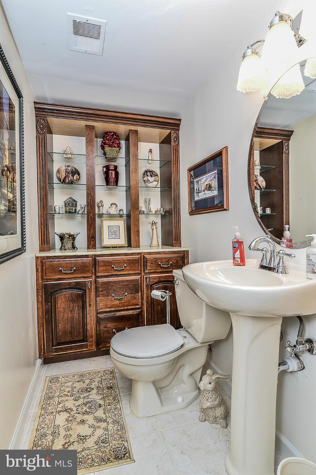 6265 Lee Chapel Road Burke, VA 22015 - Photo 20 of 30 Bath
