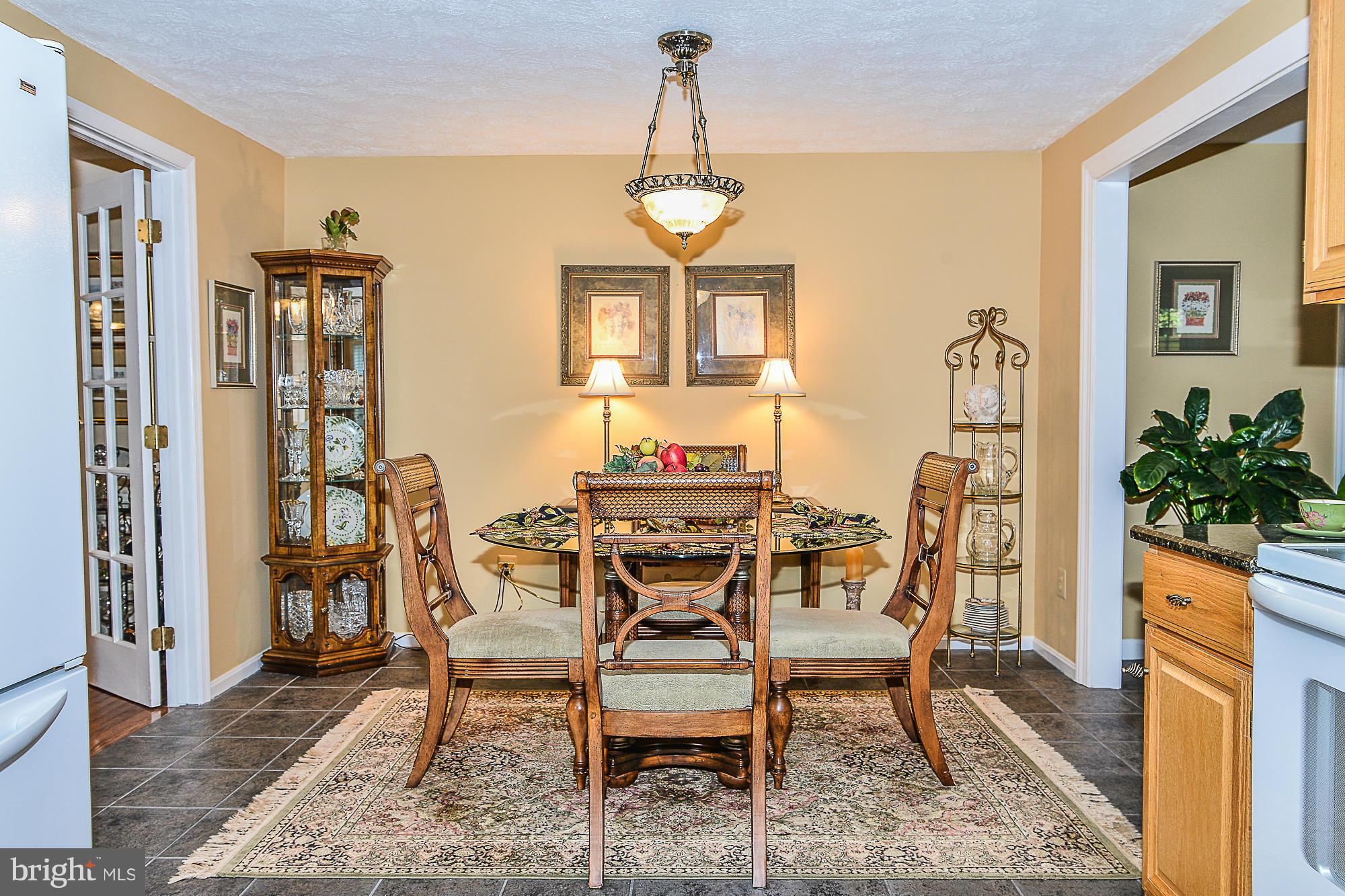 6265 Lee Chapel Road Burke, VA 22015 - Photo 6 of 30 Eat in kitchen