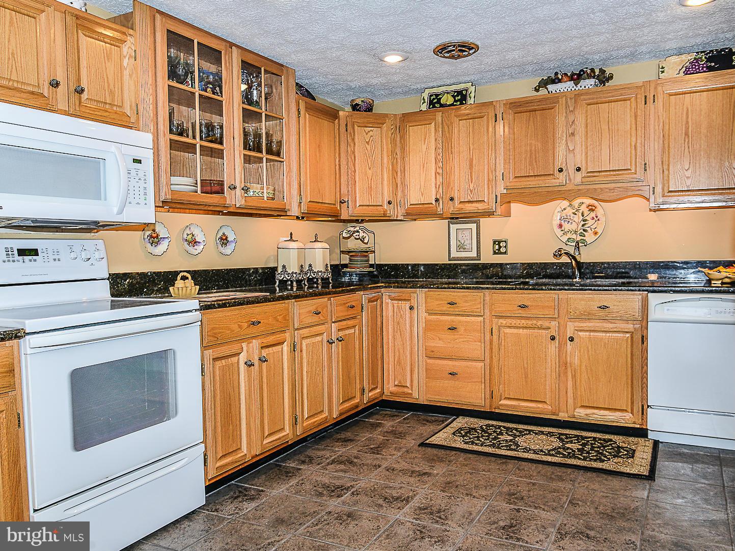 6265 Lee Chapel Road Burke, VA 22015 - Photo 8 of 30 Kitchen