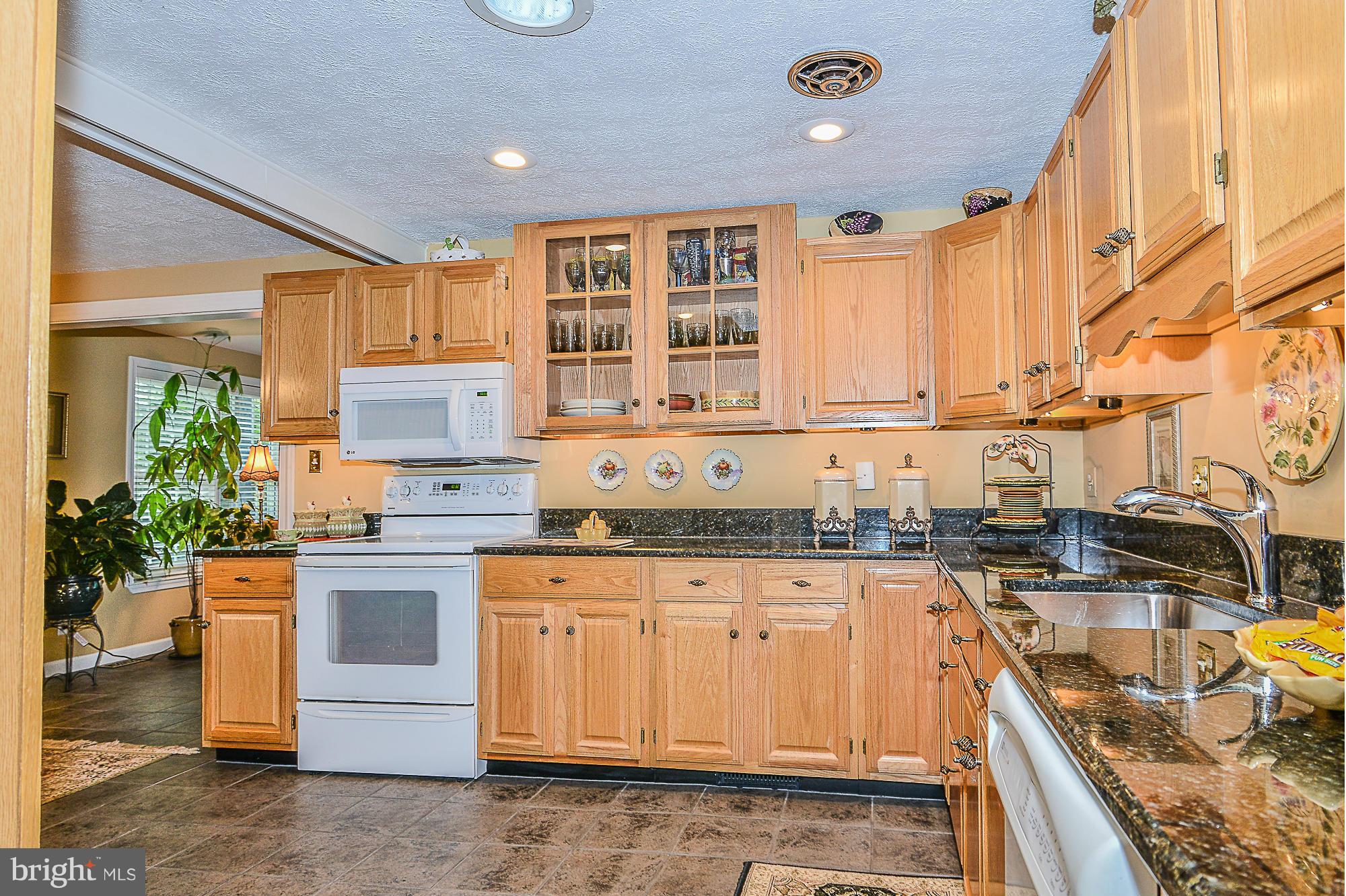 6265 Lee Chapel Road Burke, VA 22015 - Photo 9 of 30 Kitchen