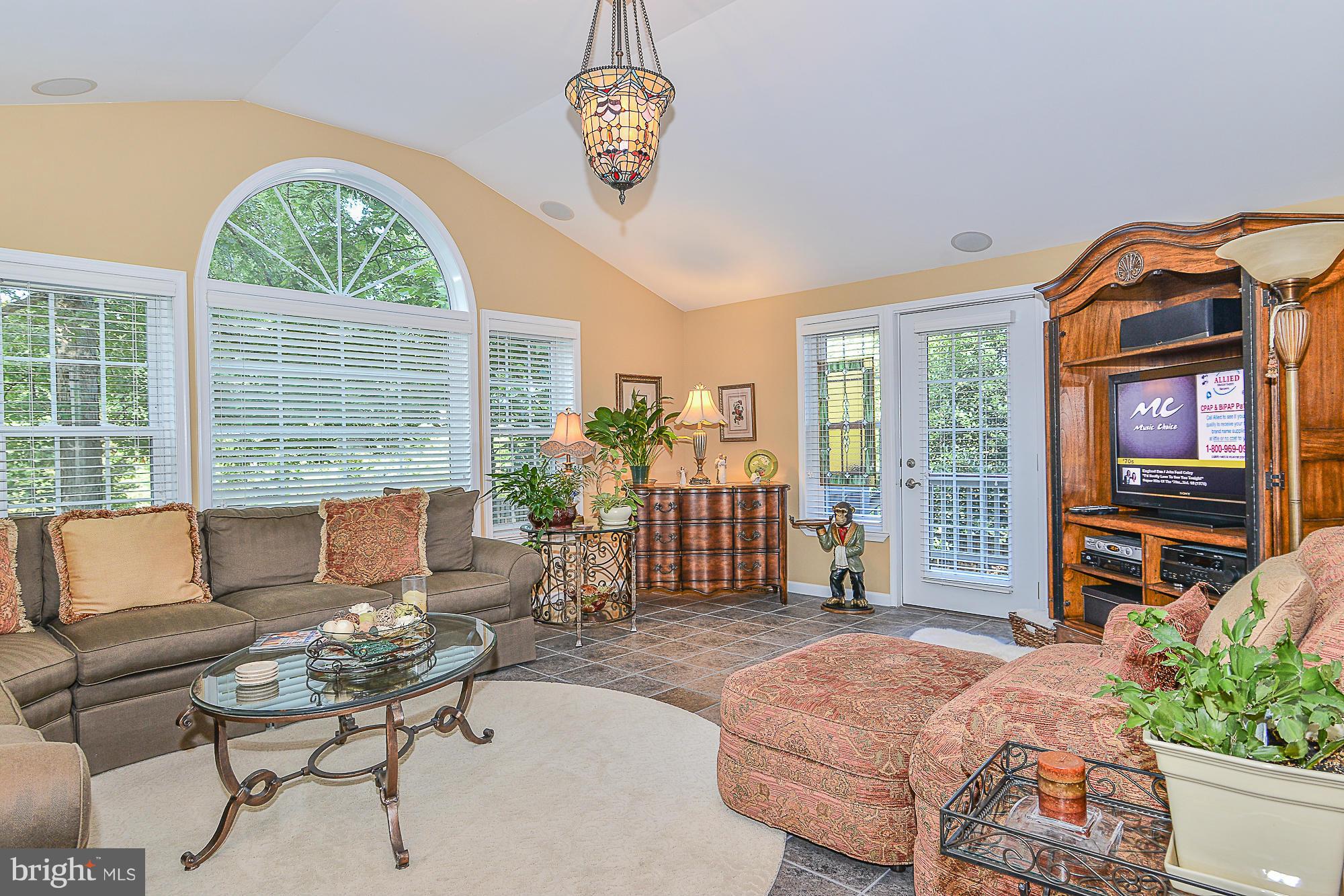 6265 Lee Chapel Road Burke, VA 22015 - Photo 10 of 30 Living Room