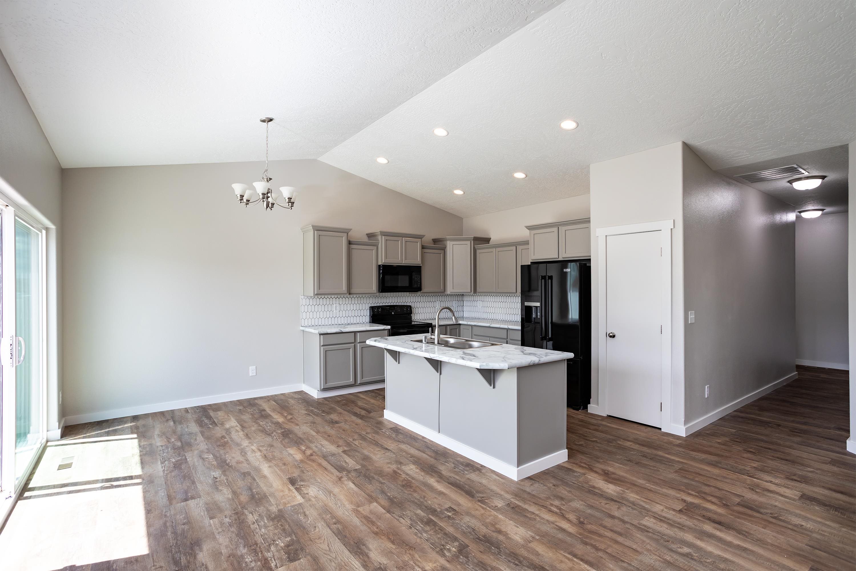 1815 West Jay Avenue Spokane, WA 99208 - Photo 2 of 24