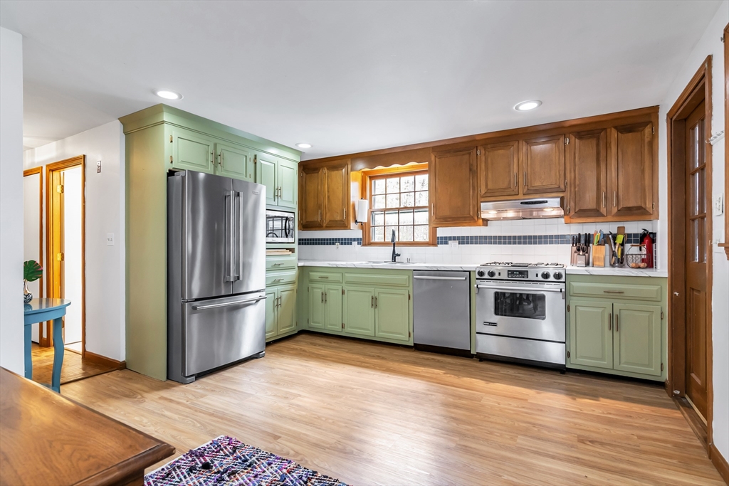 21 Heather Road Dracut, MA 01826 - Photo 10 of 40