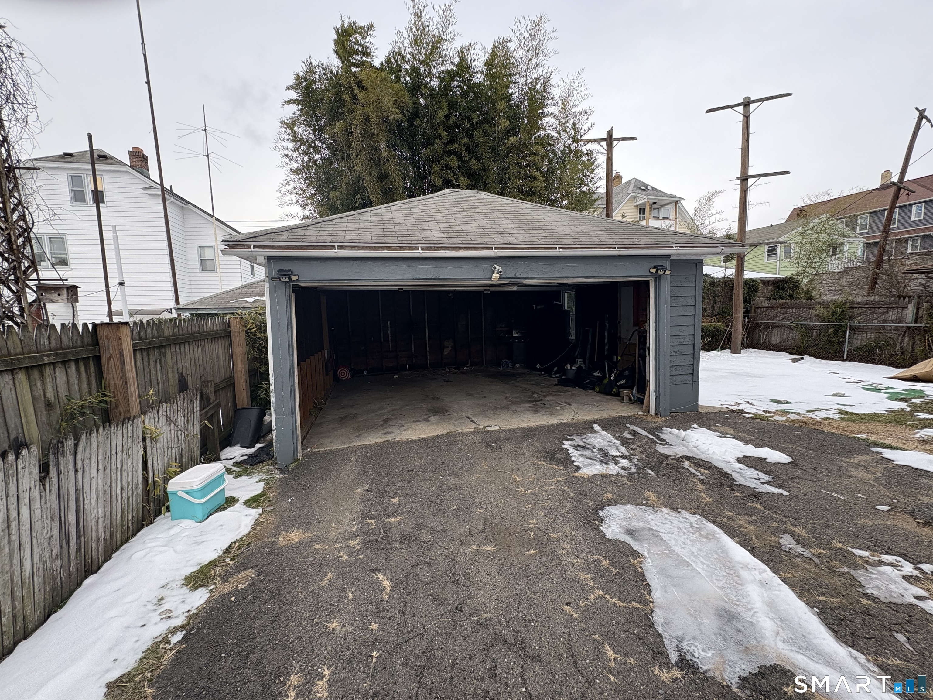 67 Kent Avenue Bridgeport, CT 06610 - Photo 3 of 11 a backyard of a house