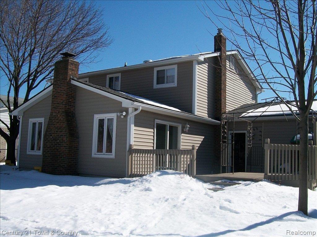 42008 Hanford Road Canton, MI 48187 - Photo 16 of 16 Deck