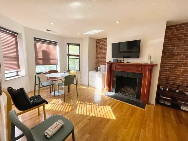 $3,600 | 73 Gainsborough Street, Unit 201, Boston, MA 02115