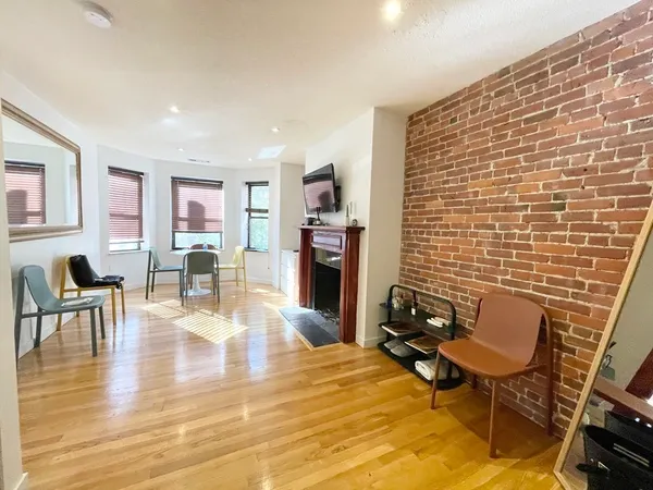 $3,600 | 73 Gainsborough Street, Unit 201, Boston, MA 02115
