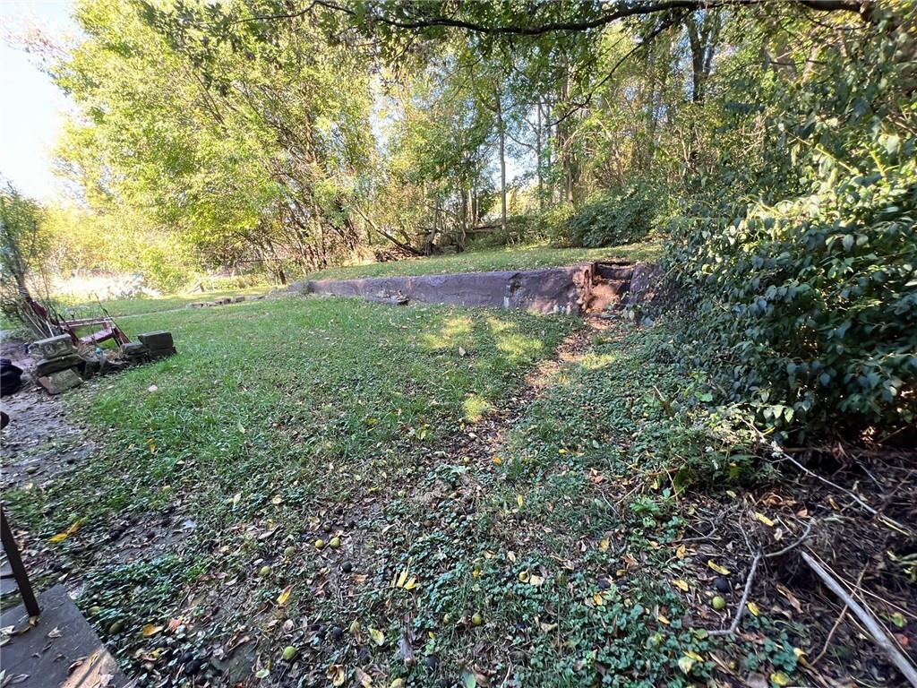 425 East Reynolds Street New Castle, PA 16101 - Photo 12 of 13 a view of outdoor space and yard