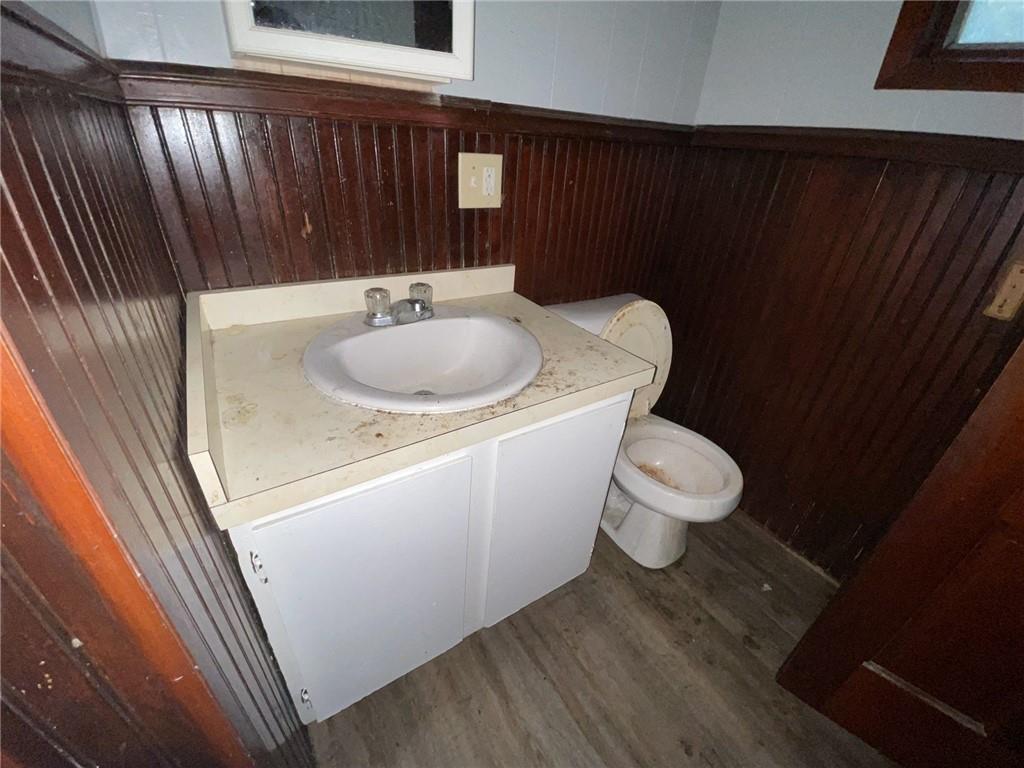 425 East Reynolds Street New Castle, PA 16101 - Photo 7 of 13 a bathroom with a sink and a mirror