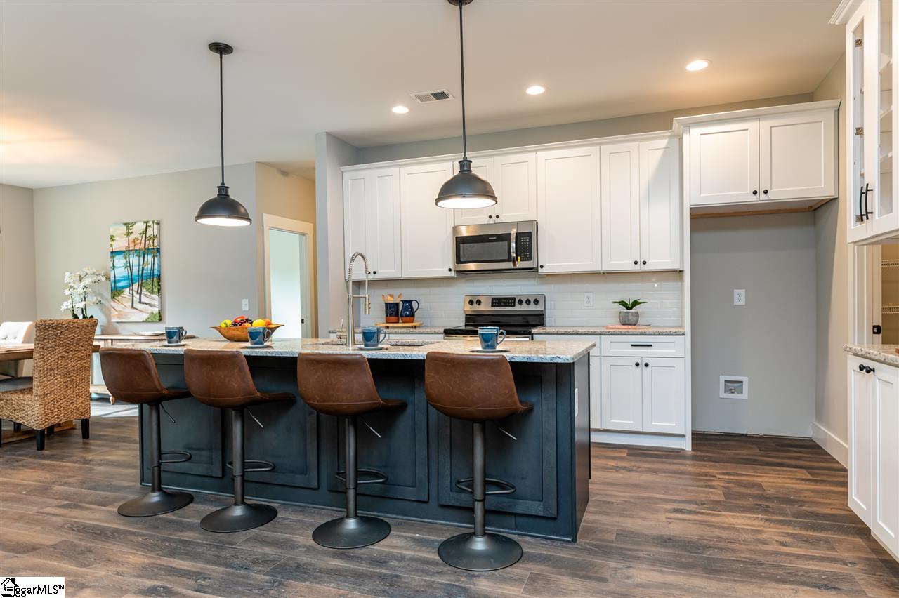 306 Tanyard Road Greenville, SC 29609 - Photo 7 of 36