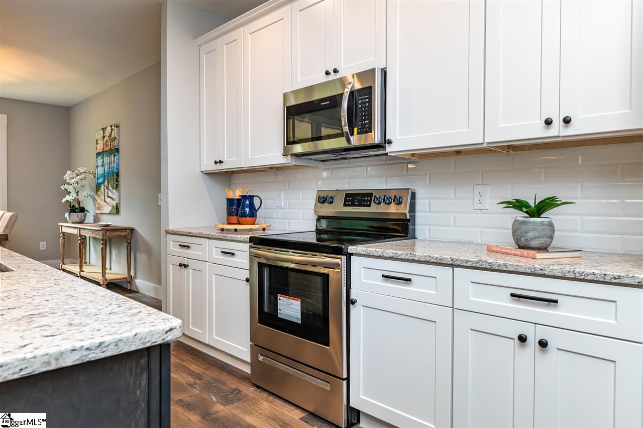 306 Tanyard Road Greenville, SC 29609 - Photo 8 of 36