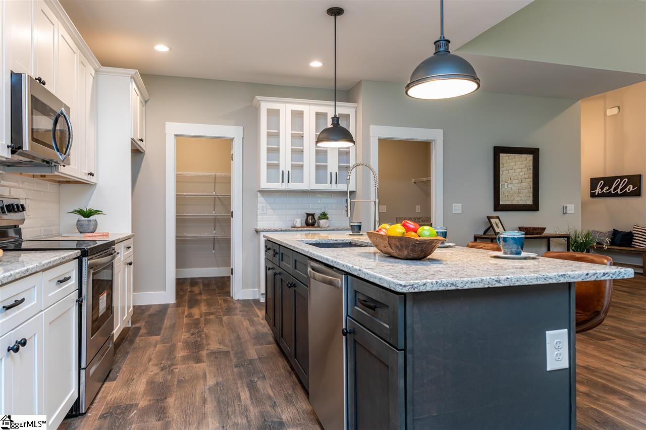 306 Tanyard Road Greenville, SC 29609 - Photo 10 of 36
