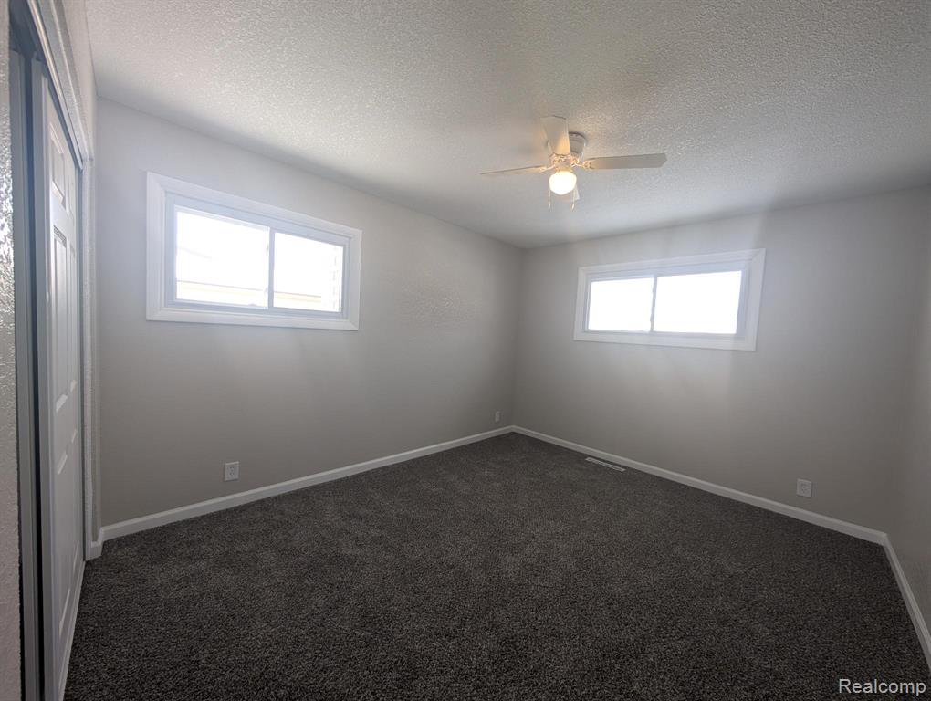 3349 Ridgecliffe Drive Flint, MI 48532 - Photo 11 of 25 Gallery Image 11