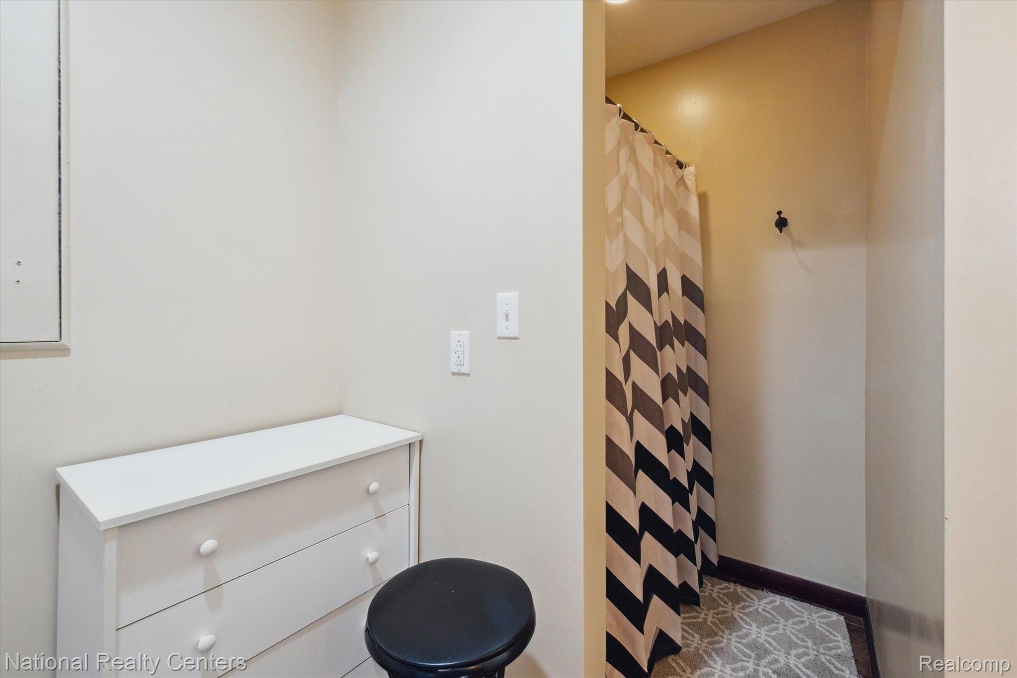 5786 Edgar Road Clarkston, MI 48346 - Photo 33 of 49 Gallery Image 33