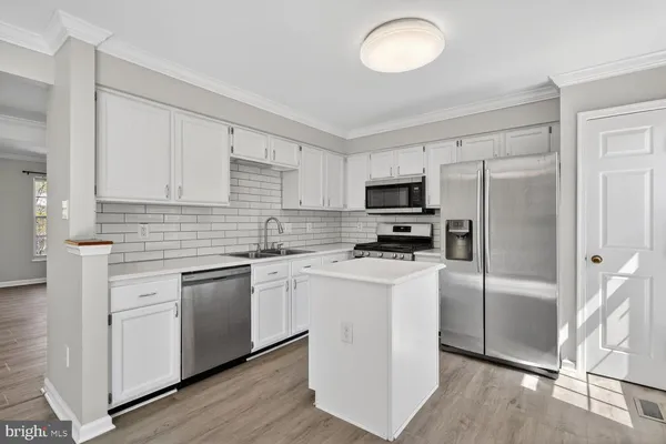 $3,600 | 7409 Gadsby Square, Alexandria, VA 22315