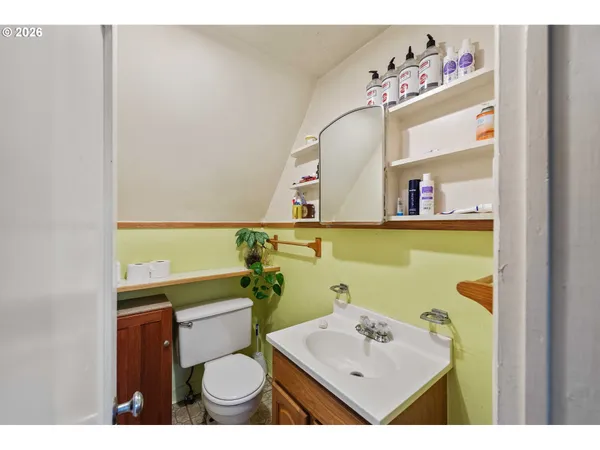 $1,200,000 | 303 South Empire Boulevard, Coos Bay, OR 97420