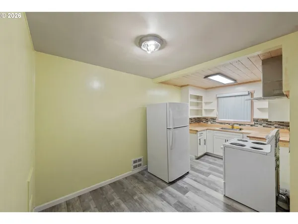 $1,200,000 | 303 South Empire Boulevard, Coos Bay, OR 97420