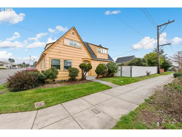 $1,200,000 | 303 South Empire Boulevard, Coos Bay, OR 97420