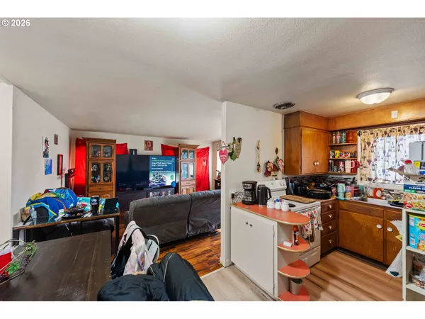 $1,200,000 | 303 South Empire Boulevard, Coos Bay, OR 97420