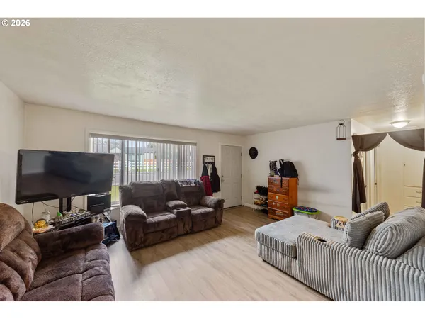 $1,200,000 | 303 South Empire Boulevard, Coos Bay, OR 97420