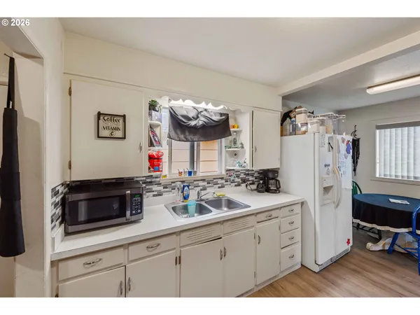 $1,200,000 | 303 South Empire Boulevard, Coos Bay, OR 97420