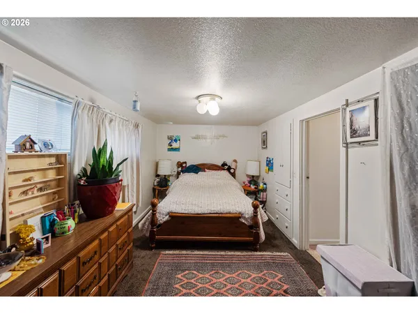 $1,200,000 | 303 South Empire Boulevard, Coos Bay, OR 97420