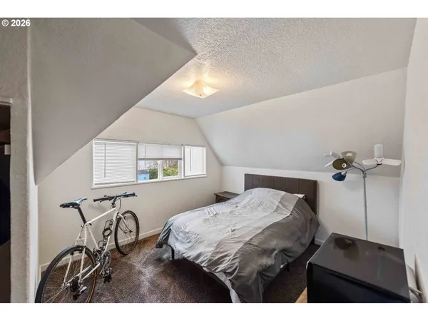 $1,200,000 | 303 South Empire Boulevard, Coos Bay, OR 97420