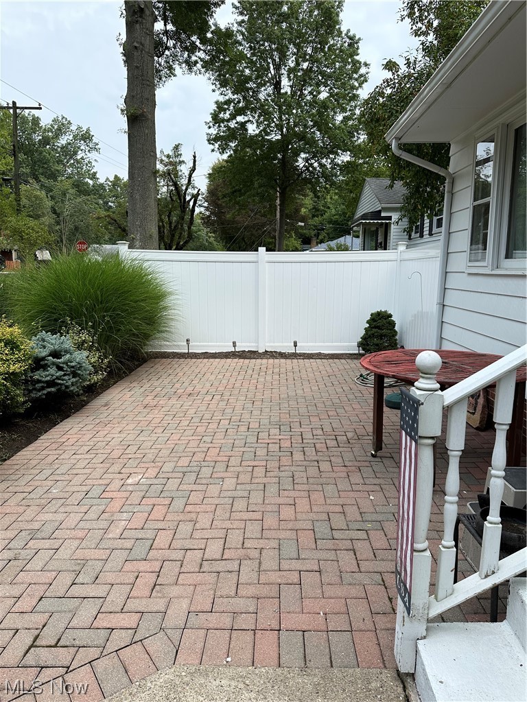 1519 Morris Road Kent, OH 44240 - Photo 3 of 29 Front patio