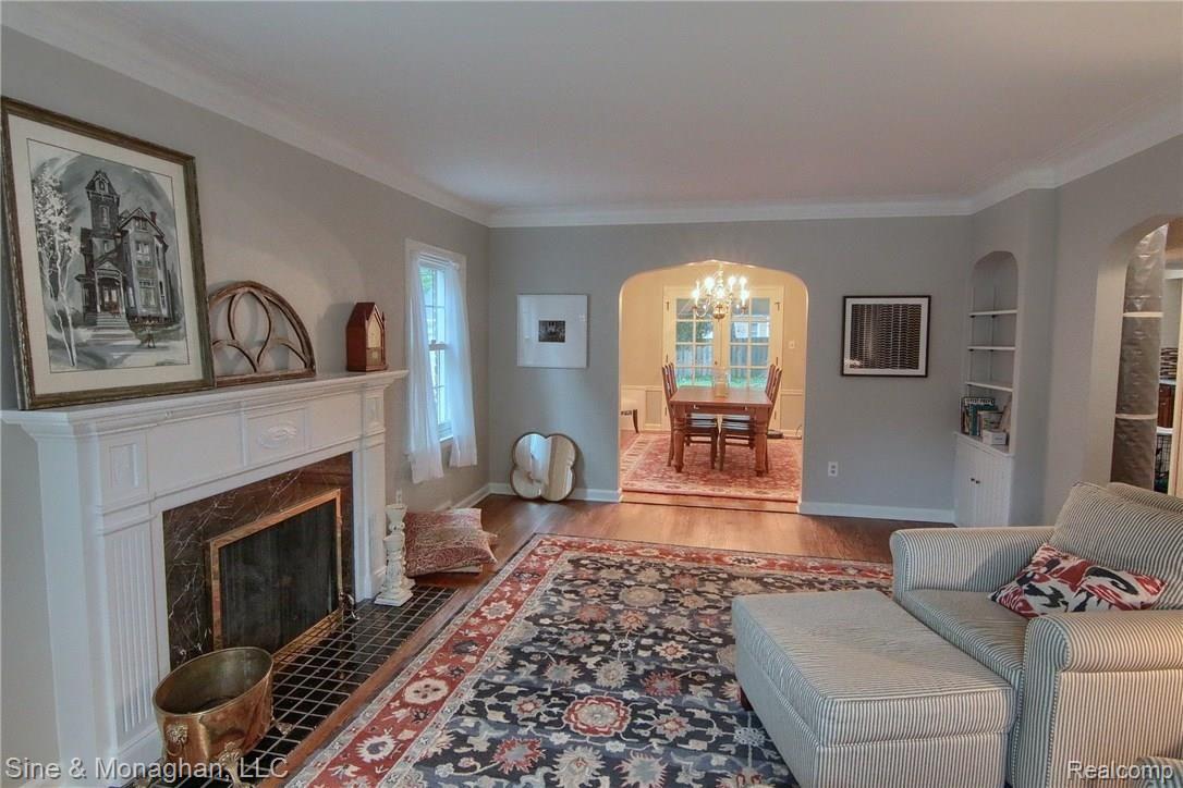 304 Moran Road Grosse Pointe, MI 48236 - Photo 6 of 30 Great_Room_3rd_View.jpg