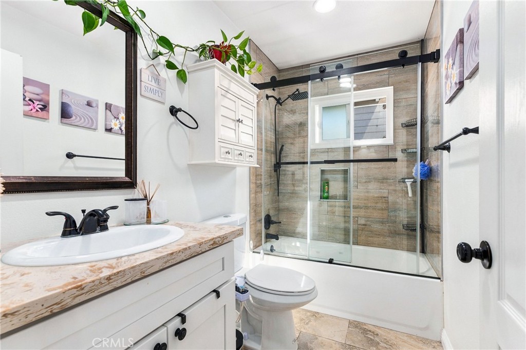 28928 East Worcester Road Sun City, CA 92586 - Photo 29 of 40 Bathroom 1
