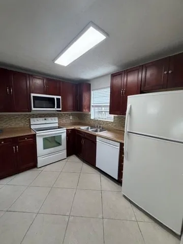 $2,600 | 507 South F Street, Lake Worth Beach, FL 33460