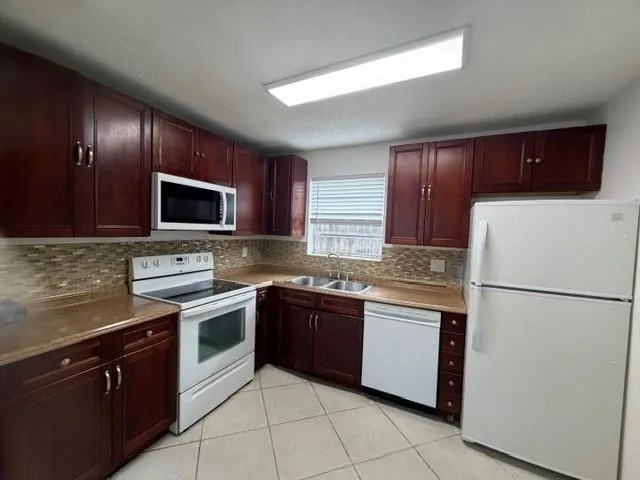 $2,600 | 507 South F Street, Lake Worth Beach, FL 33460