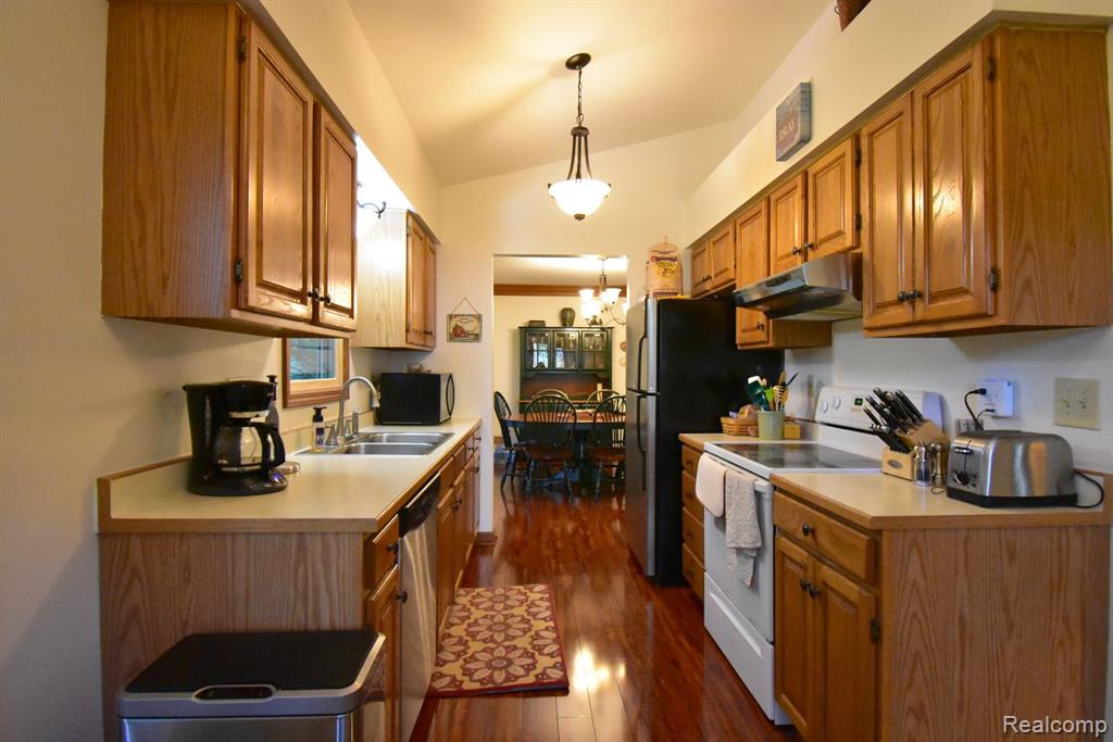 10625 Monticello Road Pinckney, MI 48169 - Photo 3 of 10