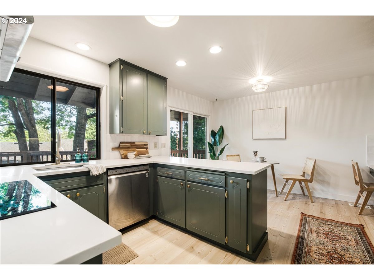 11775 Southwest Ridgeview Terrace Beaverton, OR 97008 - Photo 14 of 48 Gallery Image 14
