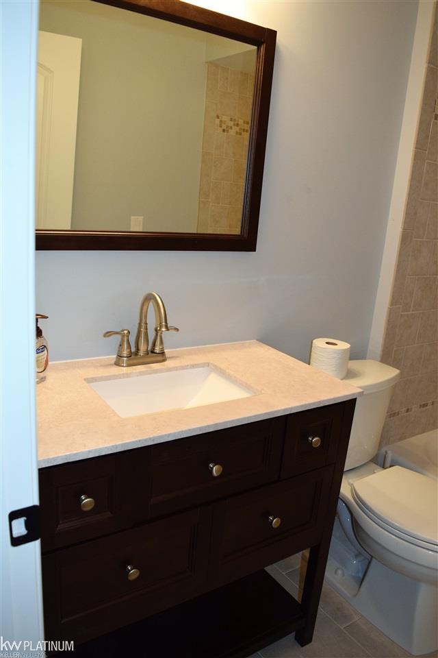 16010 Roehl Road Capac, MI 48014 - Photo 22 of 27 Upgraded full bath