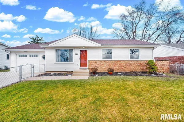 $190,000 | 320 East Almond Drive, Washington, IL 61571