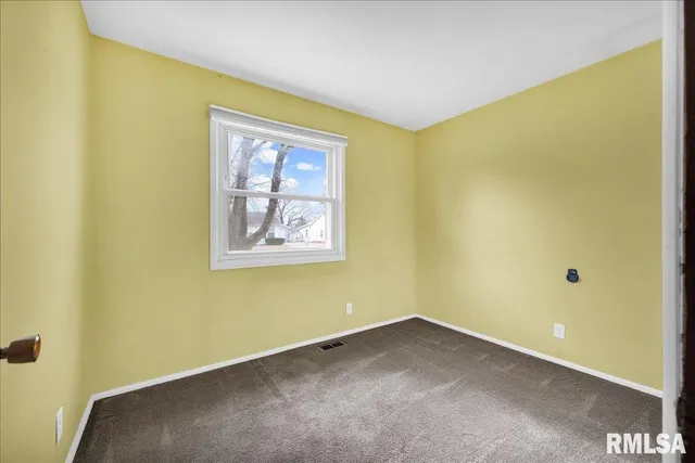 $189,900 | 320 East Almond Drive, Washington, IL 61571